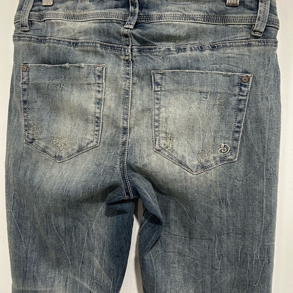 Indigo Rein distressed skinny jeans. Size 7. - Picture 4 of 8